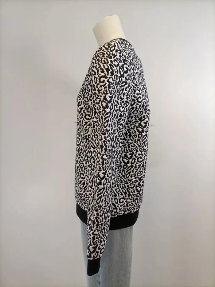 Pull Leopard Noir et Blanc - taille M bord côte Noir (A989) - photo numéro 3