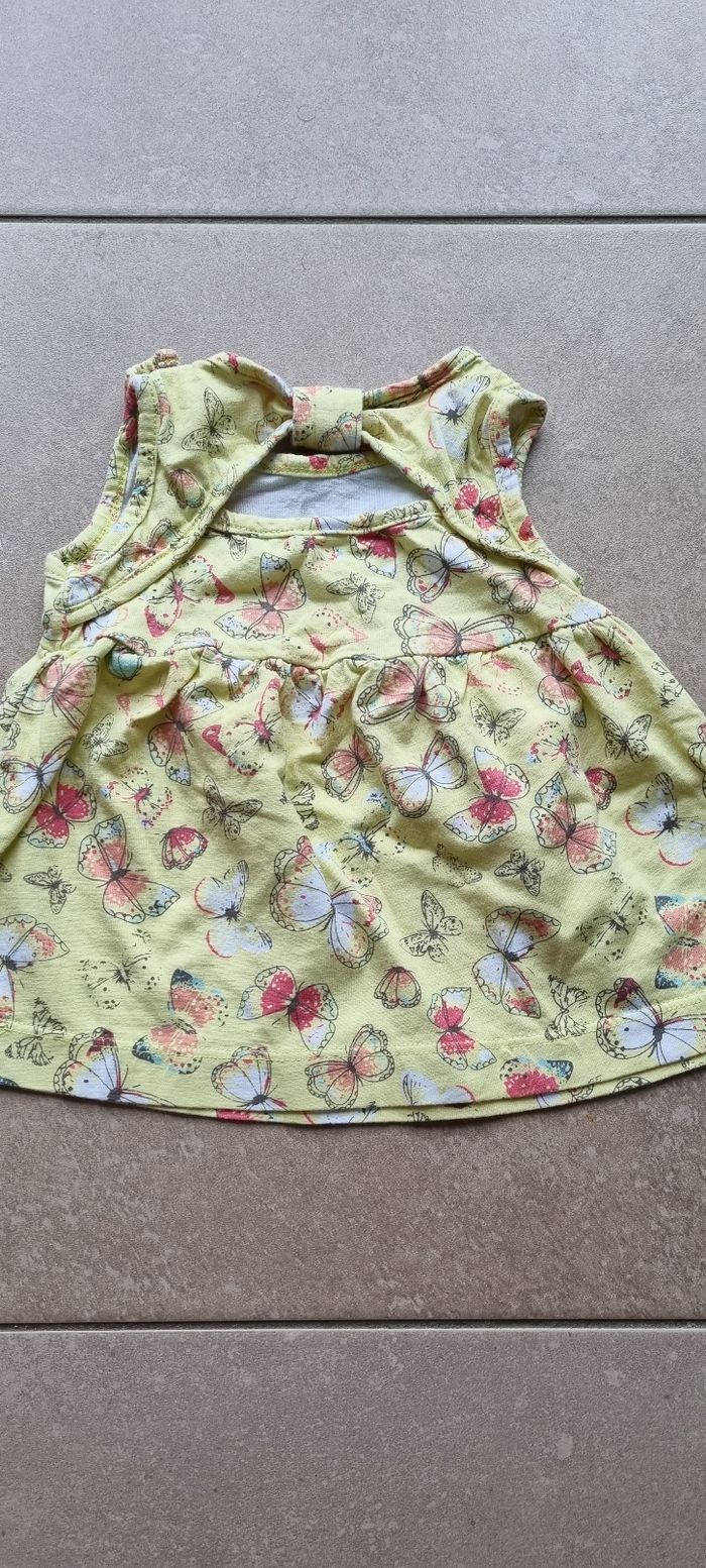 Jolie robe d'été jaune pâle taille 62 - photo numéro 2