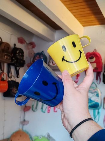 Lot de 2 tasses en plastique smiley