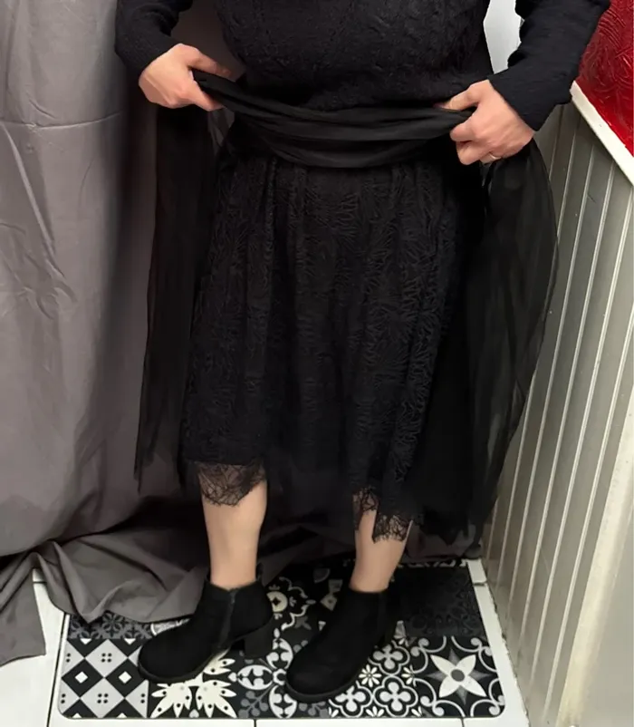 Ensemble pull robe, jupe et pulls noirs, magnifique robe dentelle et tulle noire taille S/M - photo numéro 2