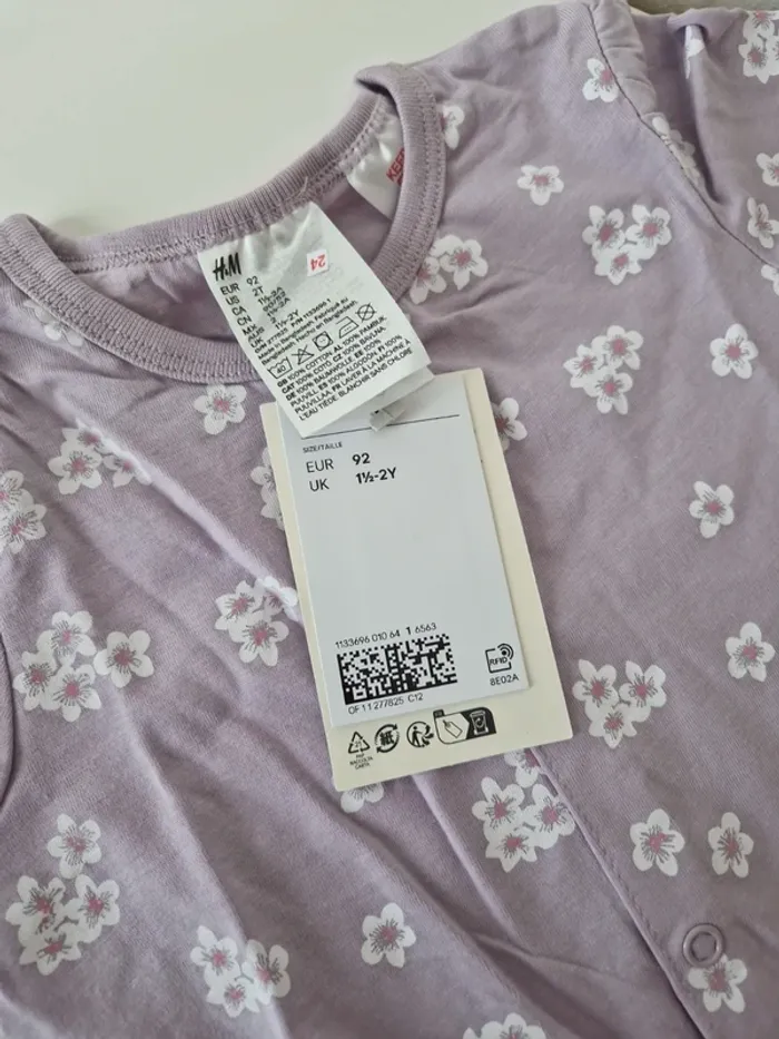 Combinaison short t-shirt fleuri lilas 18-24mois neuve H&M - photo numéro 4