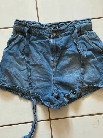 Short jeans taille haute