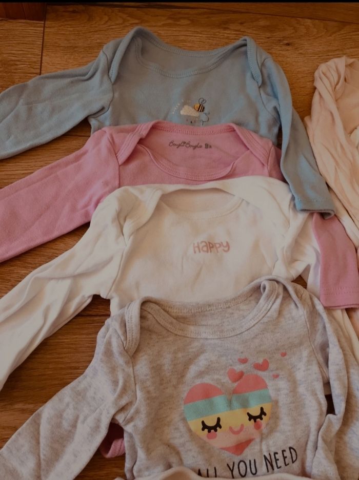 Lot 9 bodies en 6 et 9 mois - photo numéro 3