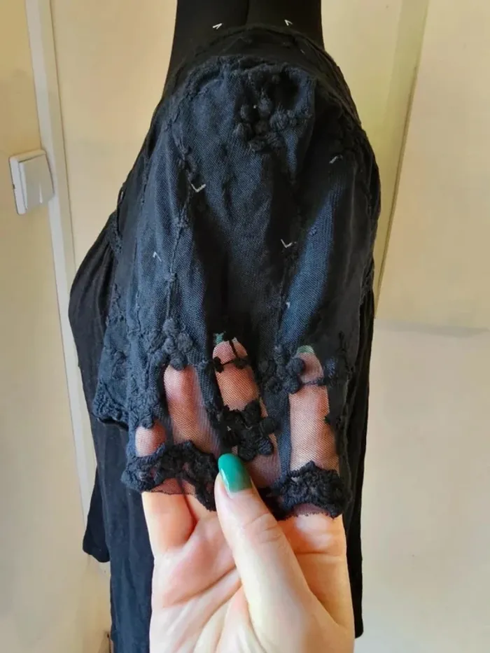 🖤 T-shirt Femme Kaporal Noir Détails Dentelle et Liens - Taille M - Excellent État 🖤 - photo numéro 3