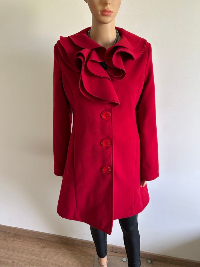 Manteau rouge mi long LolaLiza taille 36 bon état