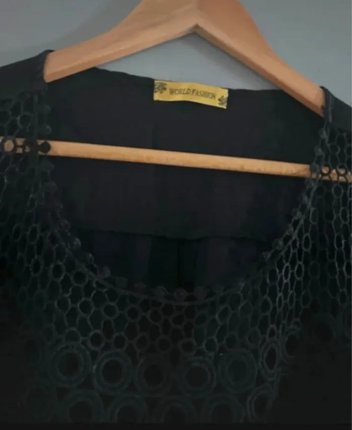 Tee shirt world fashion épaule nu en XXL
