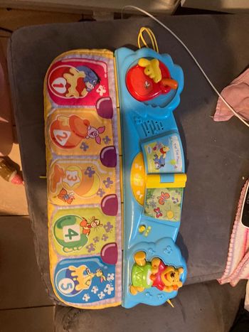 Tape pied  vtech musicals winnie l’ourson