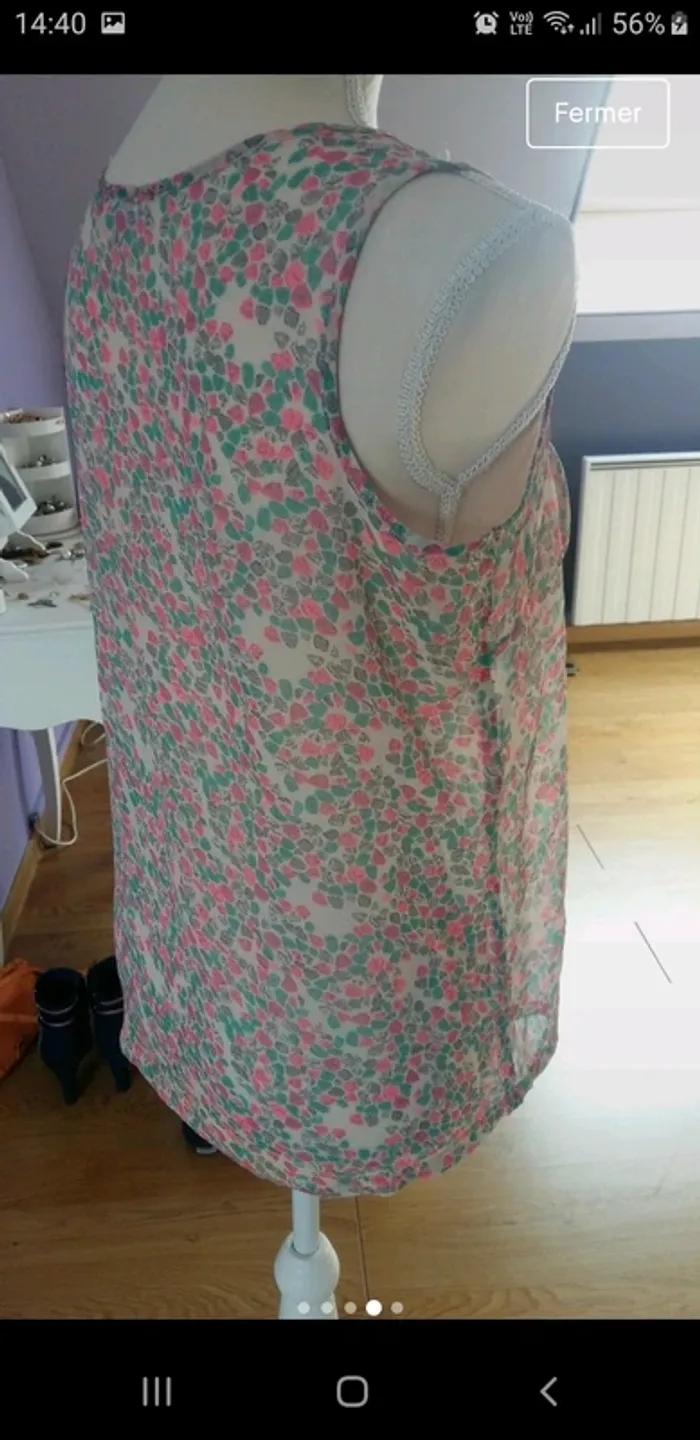 Top fluide transparent sans manche fleuri - photo numéro 4