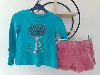 8 ans ensemble Teeshirt ( étiquette coupée) et short hivers Caprice de fille