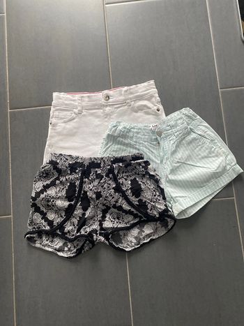 Lot de 2 shorts et 1 jupe 7-8 ans