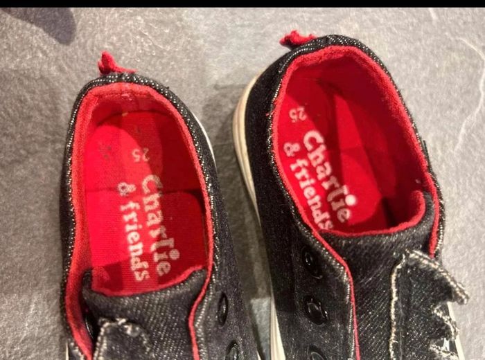 Basket noir  avec crête  taille  25 - photo numéro 2