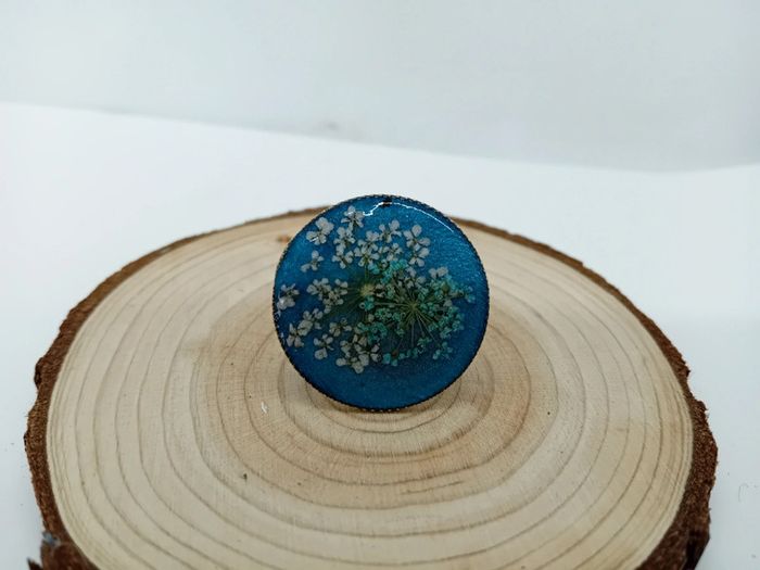 Bague fleurs séchées et résine - photo numéro 3