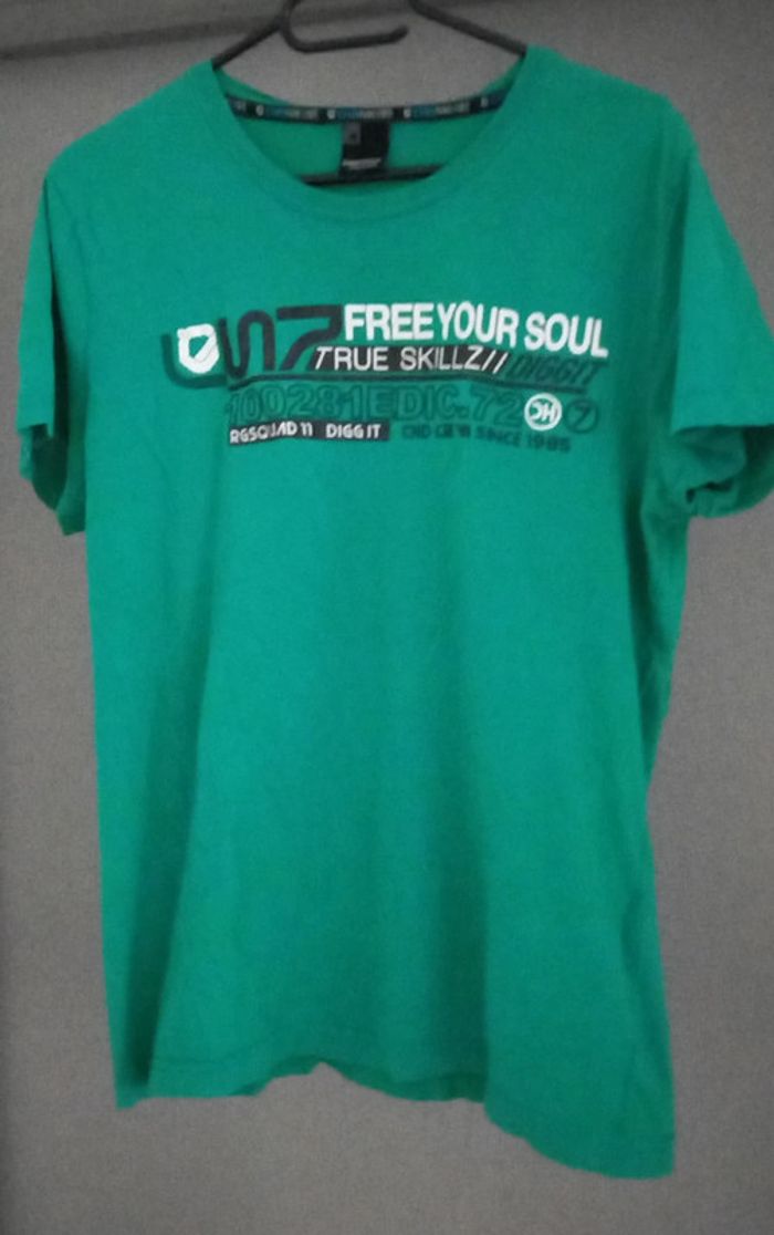 Tee shirt