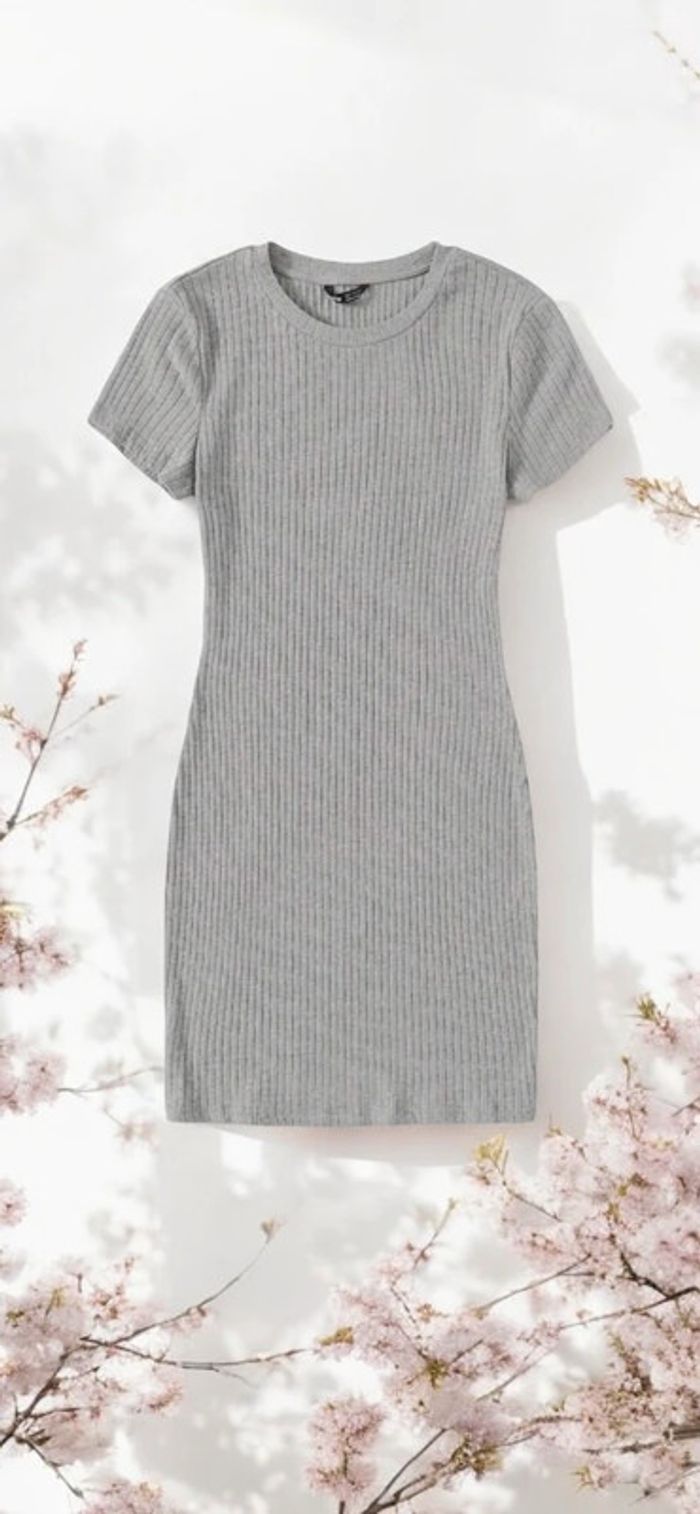 🎀 robe moulante manche courte grise femme taille M🎀