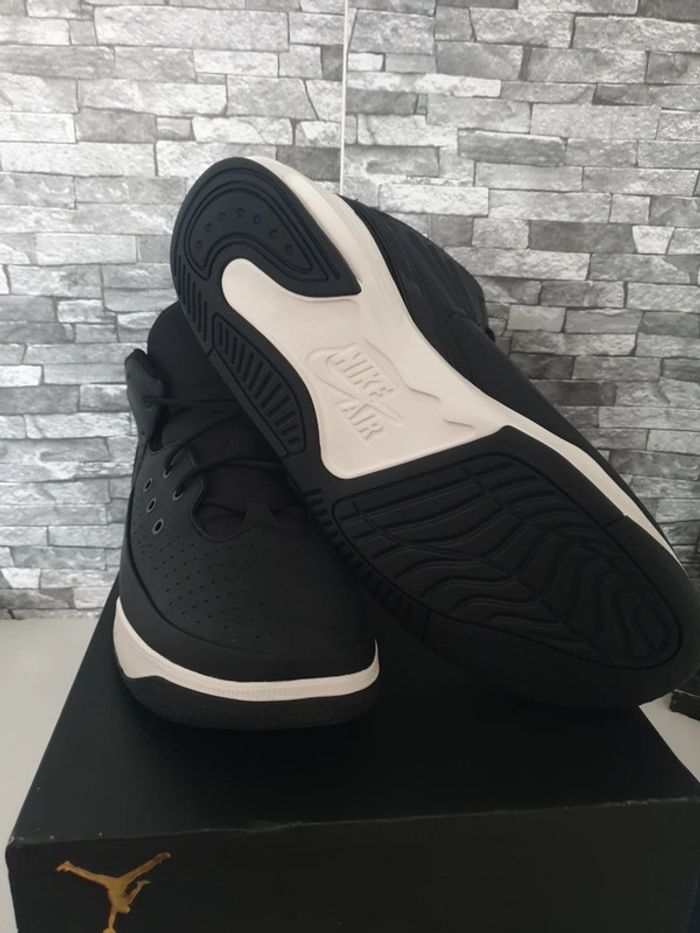 Jordan Max Aura 5 noir pointure 51,5 - photo numéro 2