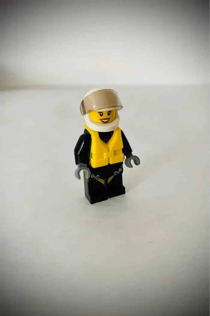 Minifigurine LEGO City - CTY0640 - Femme Pompier 2016 - Très bon état