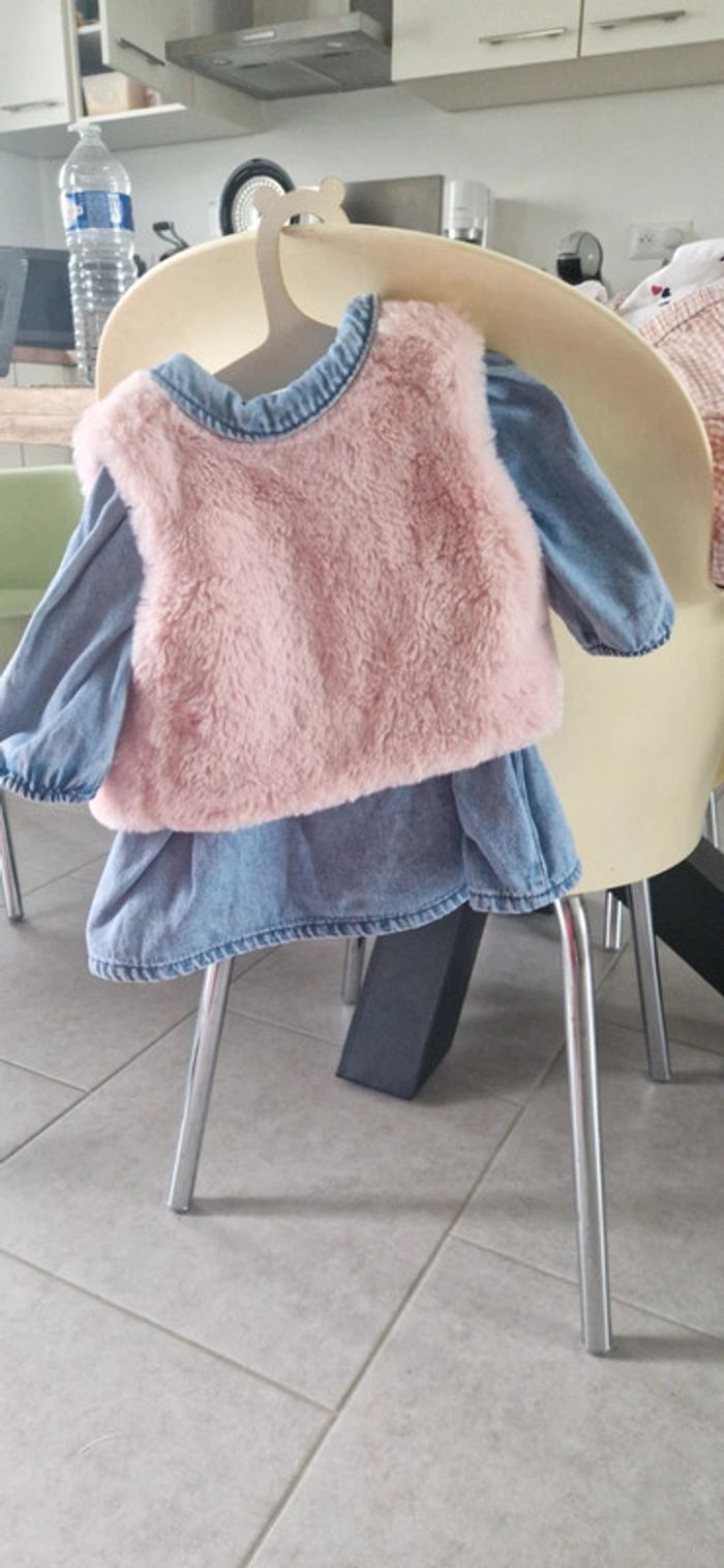 Robe en jean + gilet rose - photo numéro 7