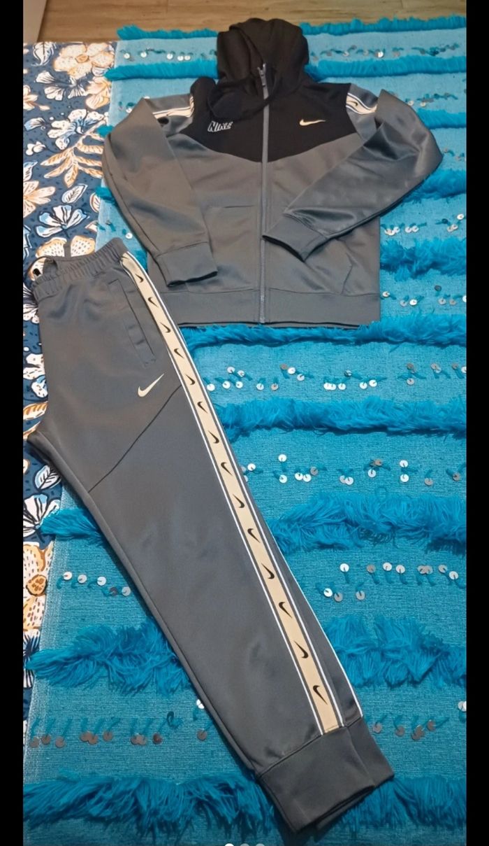 Ensemble nike