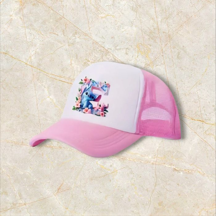 Casquette réglable stitch & lilo avec l'initiale E taille 53 à 59 cm