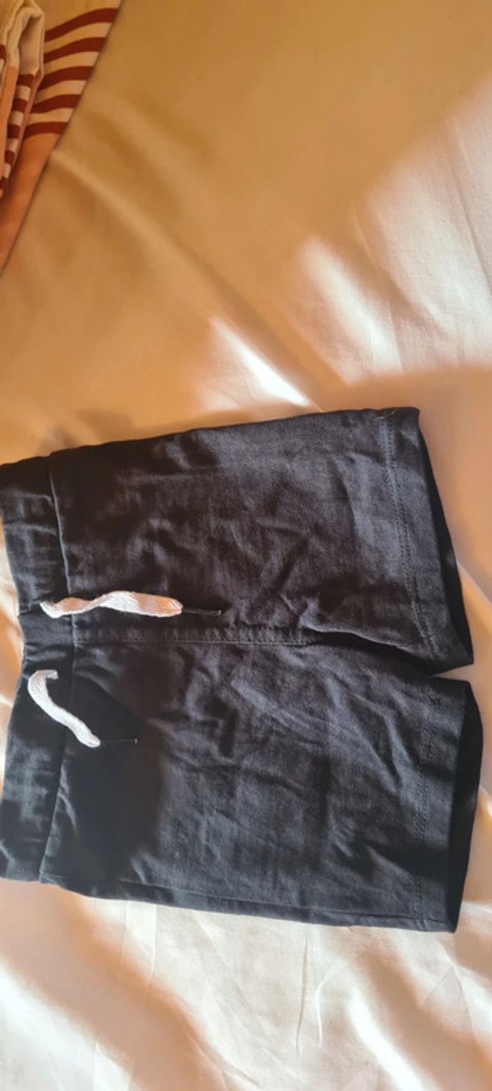 Short noir