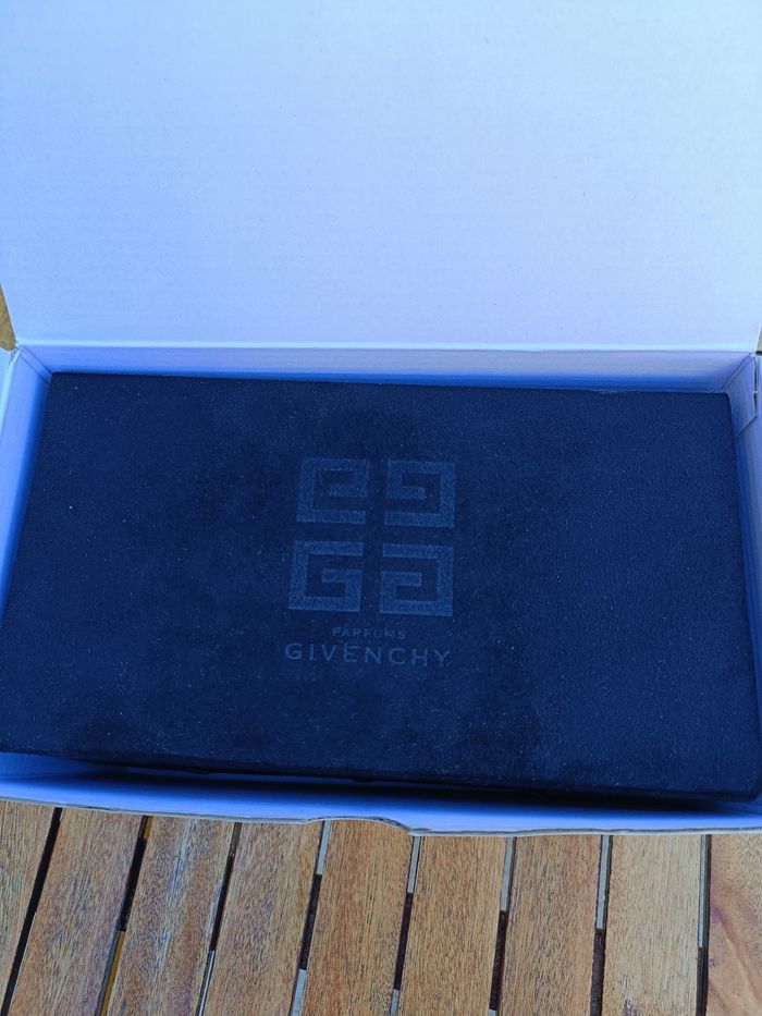 COFFRET A BIJOUX GIVENCHY PARFUMS - photo numéro 2