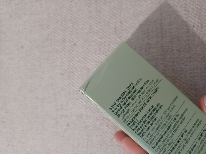 Émulsion hydratante tellement différente SPF50 Clinique - photo numéro 9