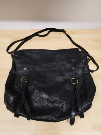 sac bandoulière en cuir noir de la marque BORSE IN PELLE, fabriqué en Italie.