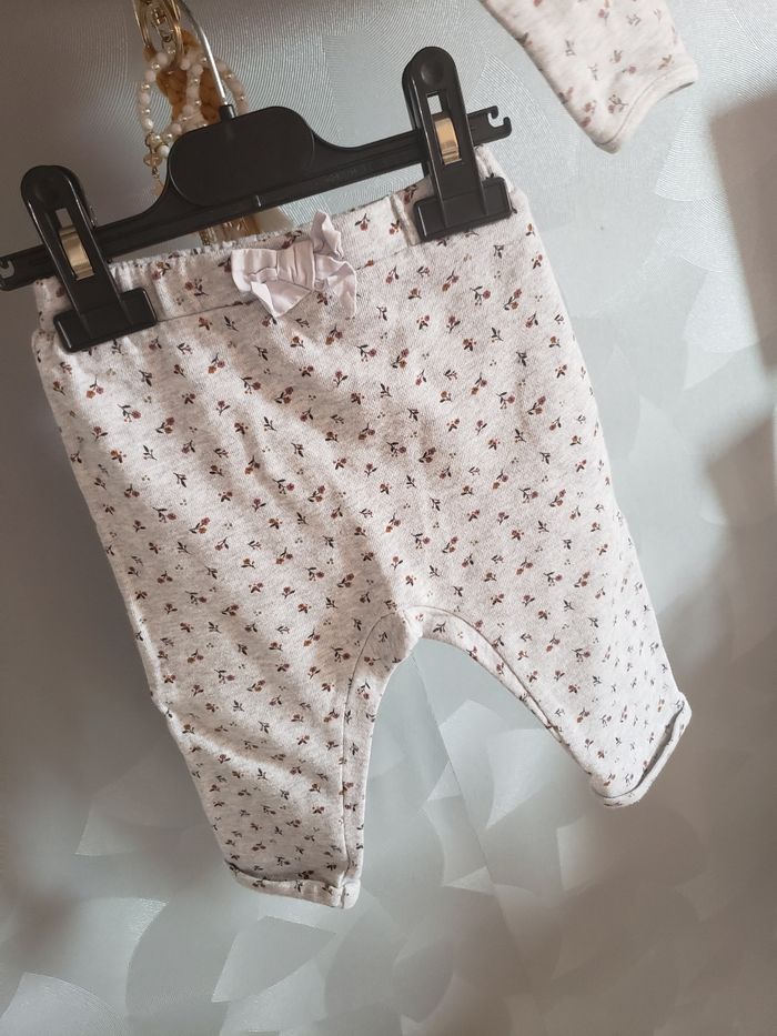 Ensemble 🎀 Kiabi 12 mois 5€ - photo numéro 5