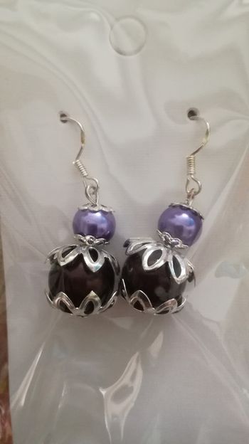 Boucle d'oreille violet / noir