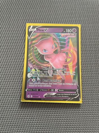 Carte Pokémon Mew V 113/264 EB08 Poing de Fusion FR