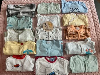 Lot de 15 pyjamas taille 3 mois