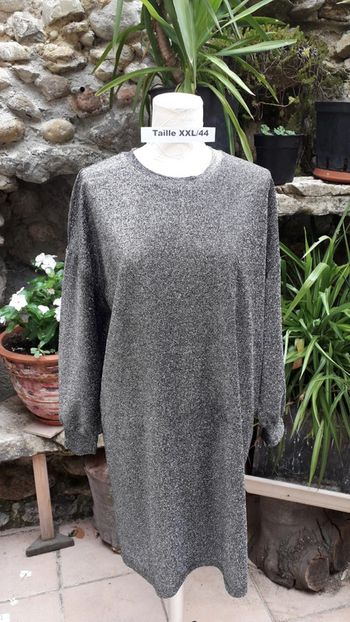 Robe noir, fils argents