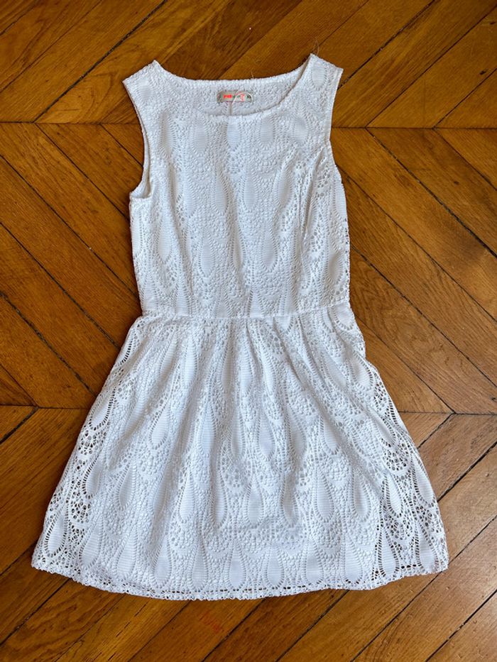 Neuve! Sublime robe blanche éclatant taille 10 ans - photo numéro 2