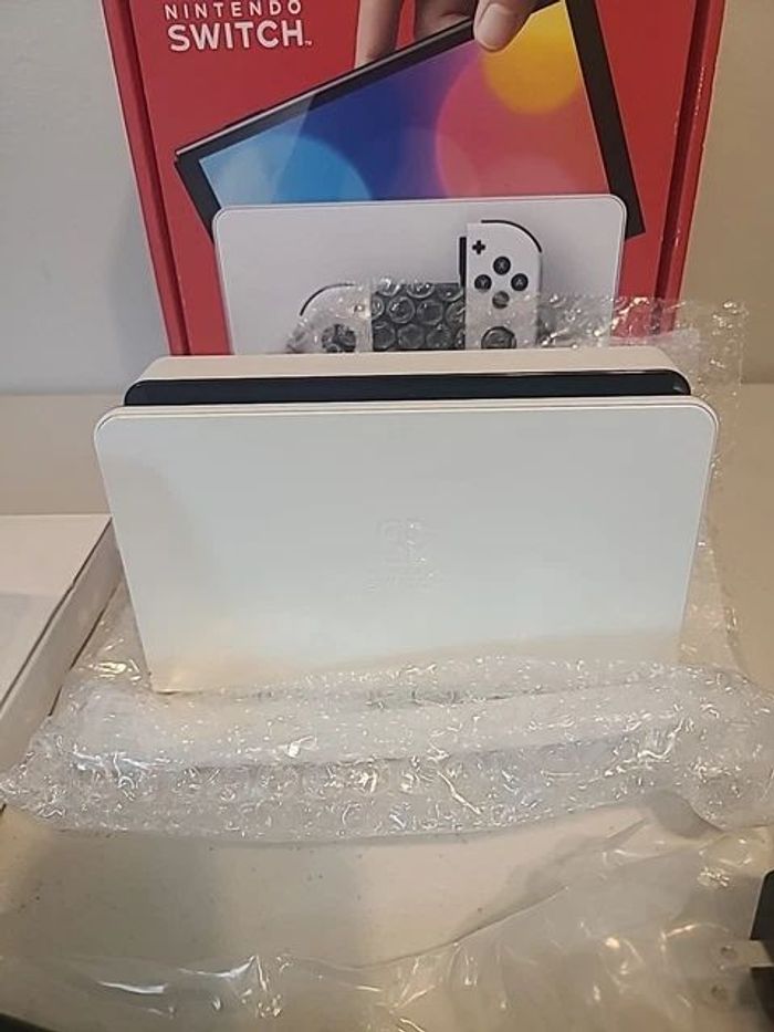 Nintendo Switch 64GB OLED Complete In Box All Original Accessories And Plastics - photo numéro 4