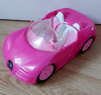 Voiture poupée