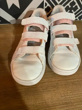 Baskets adidas taille 30.