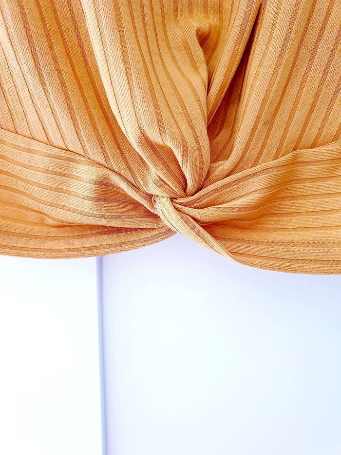 Tshirt moutarde - photo numéro 2