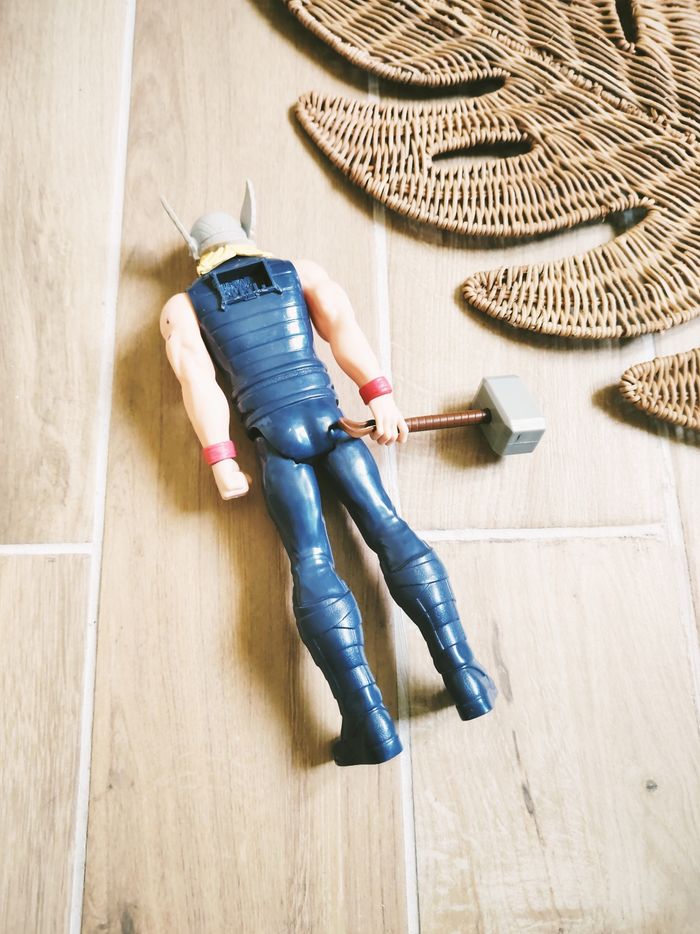 💫Thor et son marteau - Figurine 30cm - Avengers Marvel - marque Hasbro - photo numéro 3