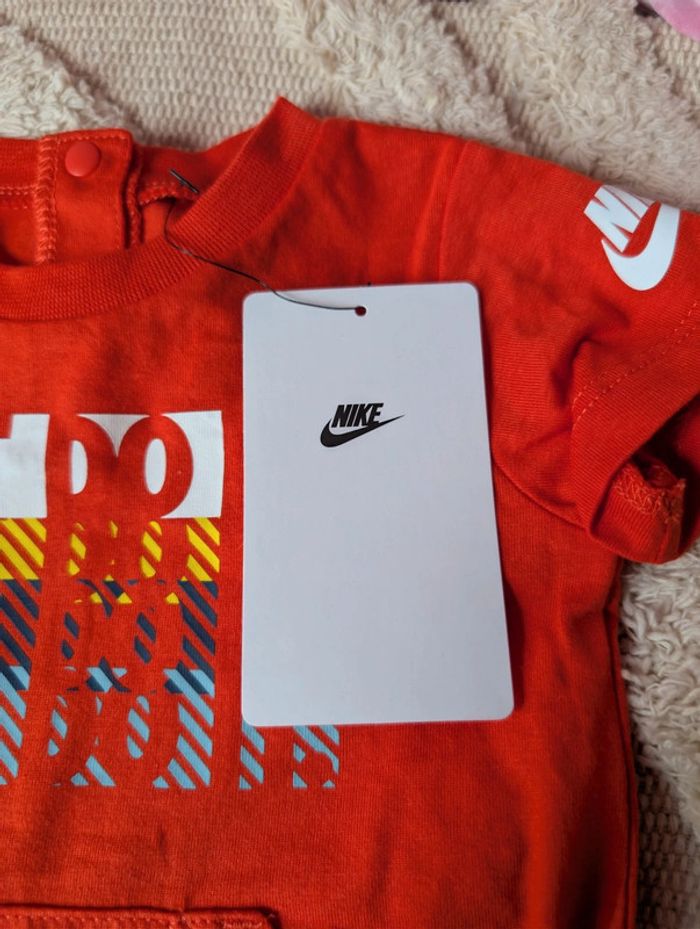 Combinaison 6 mois Nike neuf - photo numéro 5