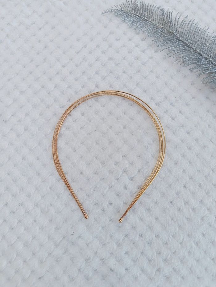 🔸 Serre tête doré à 6 brins - Fille🔸