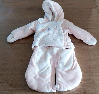 Combipilote fille 3mois en très bon état