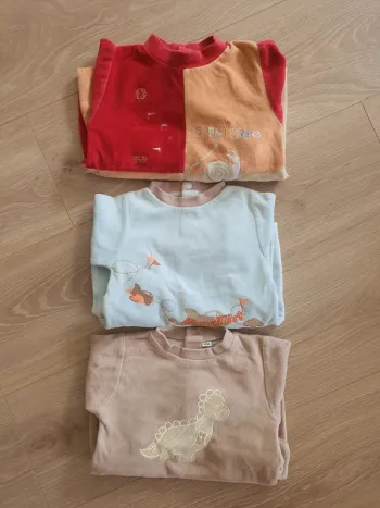 Lot 3pyjamas velours hiver. 12mois