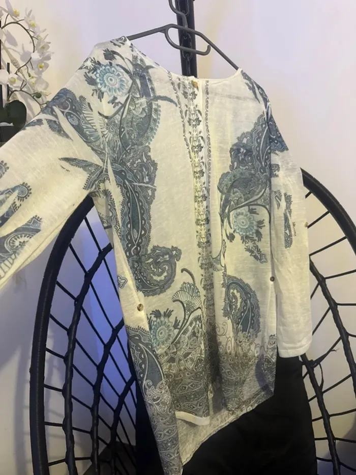 Tunique blanche manches longues – Taille unique, élégante et confortable - photo numéro 2