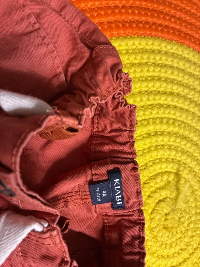 Joli short fille 4 ans kiabi état neuf taille ajustable couleur brique - photo numéro 3