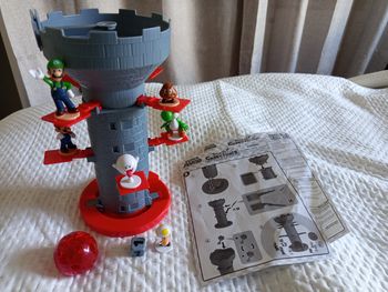 Shaky tower Super Mario et figurines