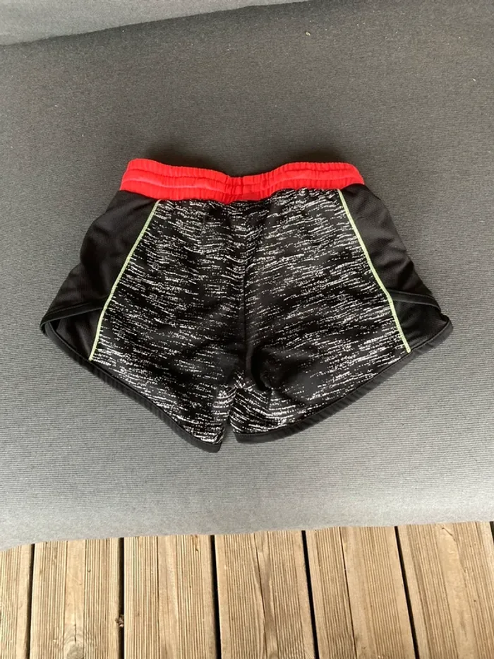 Short fille bon etat