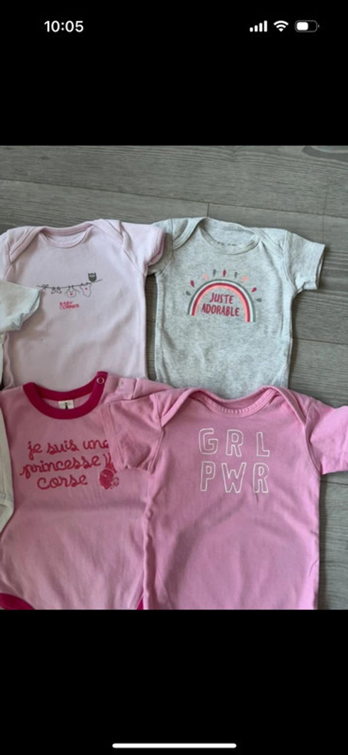 Lot de 5 bodies taille 6 mois - photo numéro 3