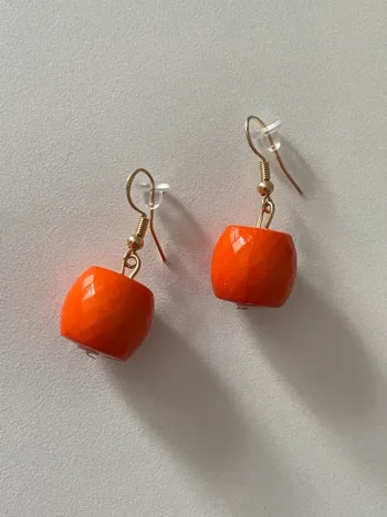 Boucle d’oreille Du groupe Maxmara sans logo,sans étiquette.
