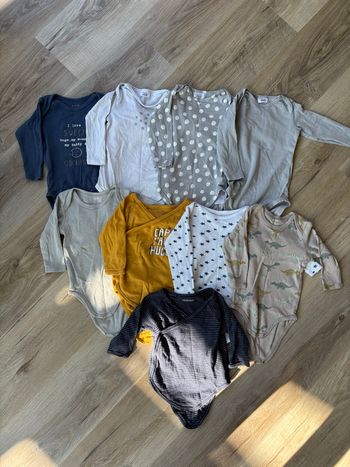 Lot body garçon  taille 12 mois 