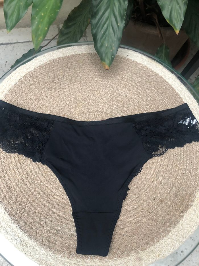 string noir dentelle et bijoux 36 - photo numéro 2